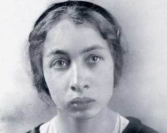 Увидев, как расстреливают Фанни Каплан, поэт Демьян Бедный упал в обморок