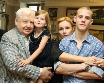 Любовницы и обиды детей: громкие скандалы в жизни Олега Табакова