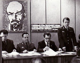 «Мы те еще ребята!» Ветеран-оперативник рассказал, как ловили маньяка с голосами в голове и гонялись за бандой громил-убийц