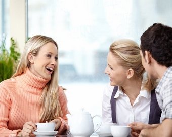 10 психологических трюков, которые помогут понравиться людям