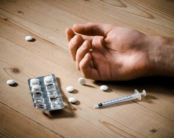 «Мой парень оказался геем. Я приняла все, что было в аптечке, запив водкой»