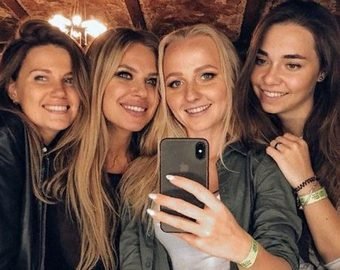 «Верные подруги – великая ценность»: Дакота рассказала, с кем точно не спал ее муж