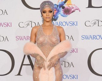 17 «голых» платьев звёзд, в которых вы не смогли бы ни есть, ни сесть