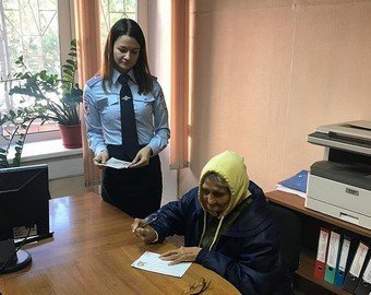 В Хакасии брошенные дети простили пожилую маму, много лет скитавшуюся по вокзалам