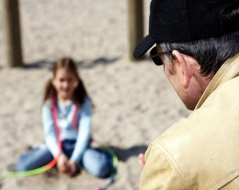 "Сложность выявления педофила в том, что таких людей воспринимают просто как очень заботливых"