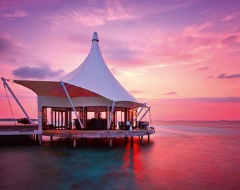 ЗАЧЕМ ОТДЫХАТЬ НА МАЛЬДИВАХ, ЕСЛИ ВЫ НЕ МОЛОДОЖЕНЫ И НЕ РОМАНТИКИ