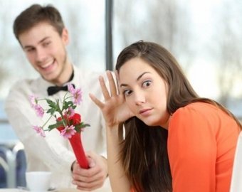 Разводки при знакомствах: «Утопила телефон в ванной, пока болтала с тобой. Купишь новый?»