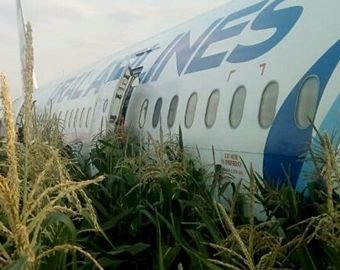 Что пережили пассажиры самолета, экстренно приземлившегося в поле