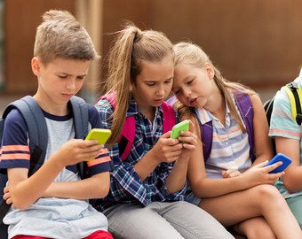 Смартфон, планшет, смарт-часы: что выбрать для школьника в новом учебном году?