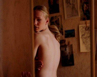 «Назло держишь девушку за руку, назло живешь»