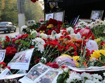 Священник, спасший двоих студентов после бойни в керченском колледже: Дворники хотели выбросить фото погибших в мусор, мы не дали
