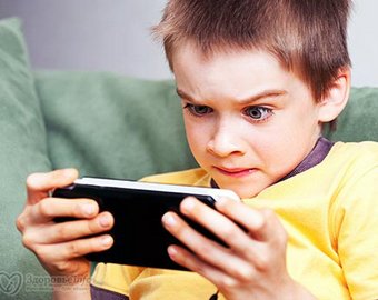«Зомбируют и портят зрение»: как выбрать полезную мобильную игру для ребенка