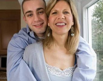 Он младше. Что делать?