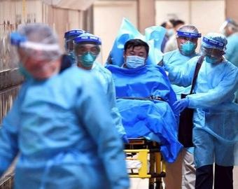 «Работаем в памперсах, постриглись налысо»: китайские медсестры рассказали о коронавирусе