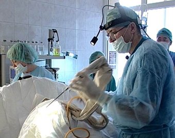 Новосибирский врач провел уникальную операцию
