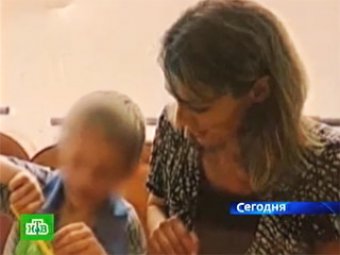 Приемная мать Артема Савельева пыталась легально отказаться от сына