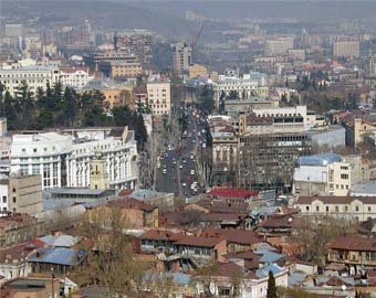 В Тбилиси девочка выжила, упав… с 7 этажа!