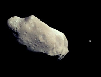 NASA: К Земле несется астероид