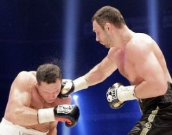 Виталий Кличко отстоял титул чемпиона мира, нокаутировав Сосновского