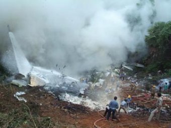 В Индии разбился пассажирский самолет: более 150 погибших