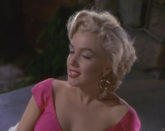 Розовое платье Мэрилин Монро, в котором она появилась в фильме "Джентльмены предпочитают блондинок", продано за  000