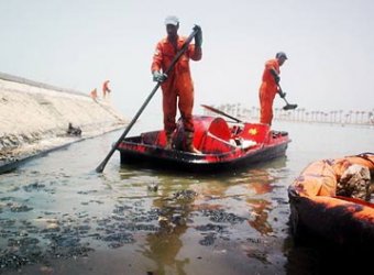 В Красном море возле Хургады произошла утечка нефти