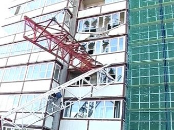 В Петропавловске-Камчатском упал башенный кран: трое погибших