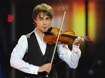 Александр Рыбак в порыве гнева разбил скрипку в прямом эфире