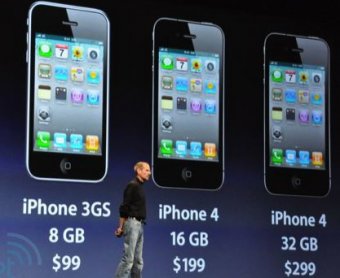 Глава Apple Стив Джобс представил iPhone 4