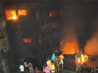 В Бангладеш заживо сгорели более 100 человек