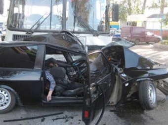 На Урале автобус столкнулся с автомобилем: 4 погибших