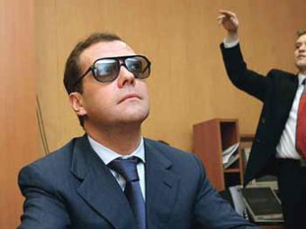 СМИ объяснили, почему Медведев молчит о "шпионском скандале"