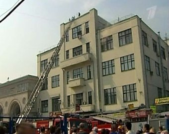 В центре Москвы горит офисное здание