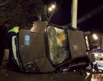 Пьяная москвичка разбила 7 автомобилей и свалила фонарный столб