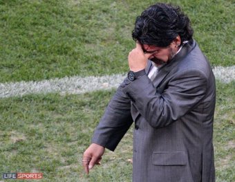 Марадона покидает пост главного тренера Аргентины