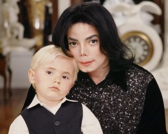 СМИ: сын Майкла Джексона унаследовал от отца болезнь кожи