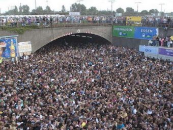 Давка на Love Parade в Германии: 19 погибших