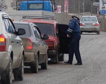 На трассе Черкесск-Домбай автоугонщики расстреляли милиционеров: один погиб, двое тяжело ранены