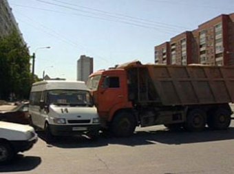 ДТП в Петербурге: столкнулись маршрутка и грузовик