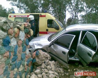 Автомобилист врезался в остановку с людьми, две женщины погибли