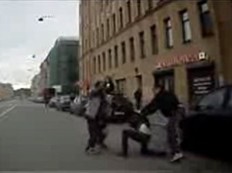В Петербурге самосуд над угонщиком снят на видео