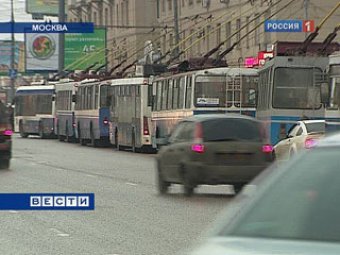 В Москве троллейбус насмерть сбил мужчину и скрылся