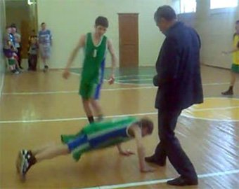 Башкирский чиновник заставлял детей целовать ему ноги