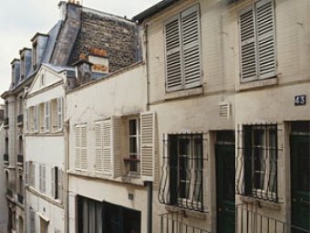Во Франции 11 человек выбросились из окна, спасаясь от черта