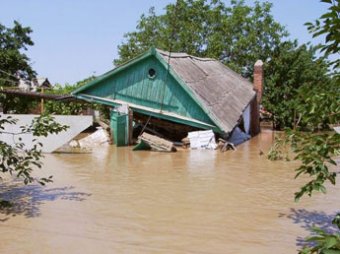 Наводнение на юге России: погибли девять человек, сотни эвакуированы