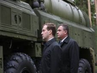 Медведев вмешался в "матерный скандал" с Сердюковым