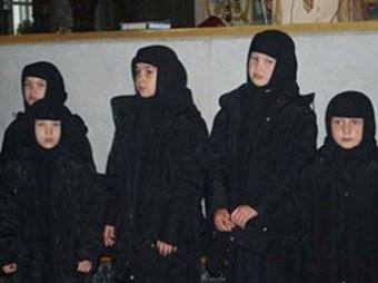 Руку воспитанницы Свято-Боголюбского монастыря жгли в печи