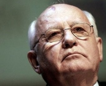 Горбачев обрушился с критикой на правящий тандем