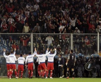 Сербские фанаты сорвали матч между Сербией и Италией, избив своего вратаря