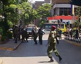 В Кении полицейский застрелил десять человек